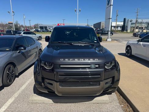 Used 2023 Land Rover Defender 130 X-Dynamic SE image 1