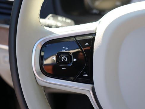 Used 2022 Volvo XC90 T8 Inscription Expression w/ Protection Package image 20