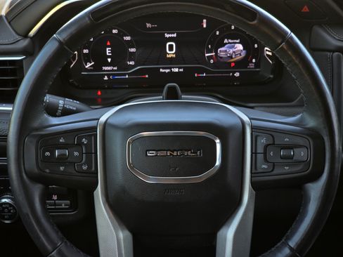 Used 2023 GMC Yukon Denali w/ Denali Reserve Package RWD image 16
