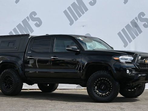 Used 2020 Toyota Tacoma Limited AWD/4WD image 3