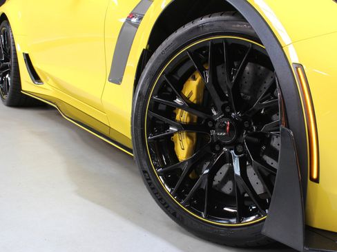 Used 2016 Chevrolet Corvette Z06 w/ 3LZ Preferred Equipment Group image 28