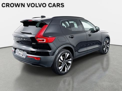 Used 2023 Volvo XC40 B5 Ultimate w/ Protection Package Premier image 6