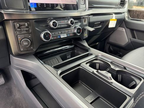 New 2026 Ford F250 Lariat w/ Black Appearance Package image 31