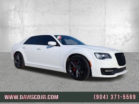 Certified 2023 Chrysler 300 C RWD image 1