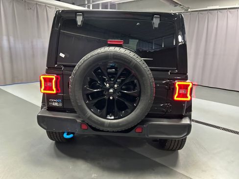 Used 2022 Jeep Wrangler Unlimited Sahara w/ Cold Weather Group image 6