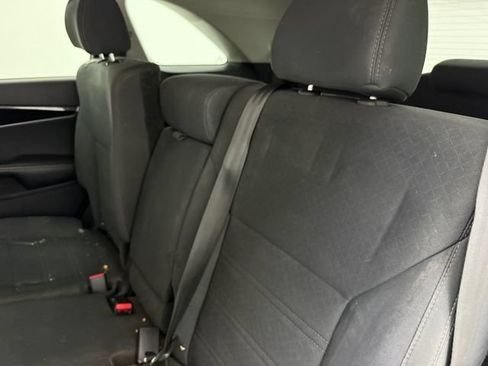 Used 2019 Kia Sorento FWD V6 image 11
