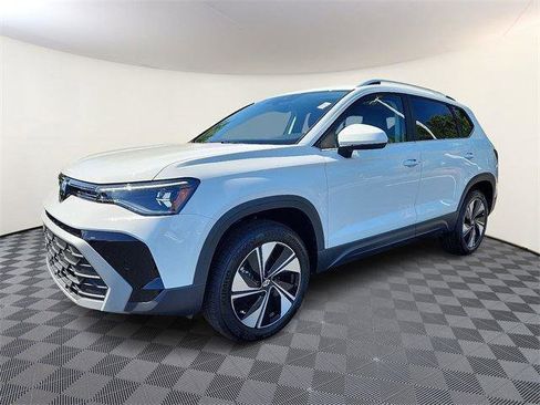 New 2025 Volkswagen Taos SE image 3