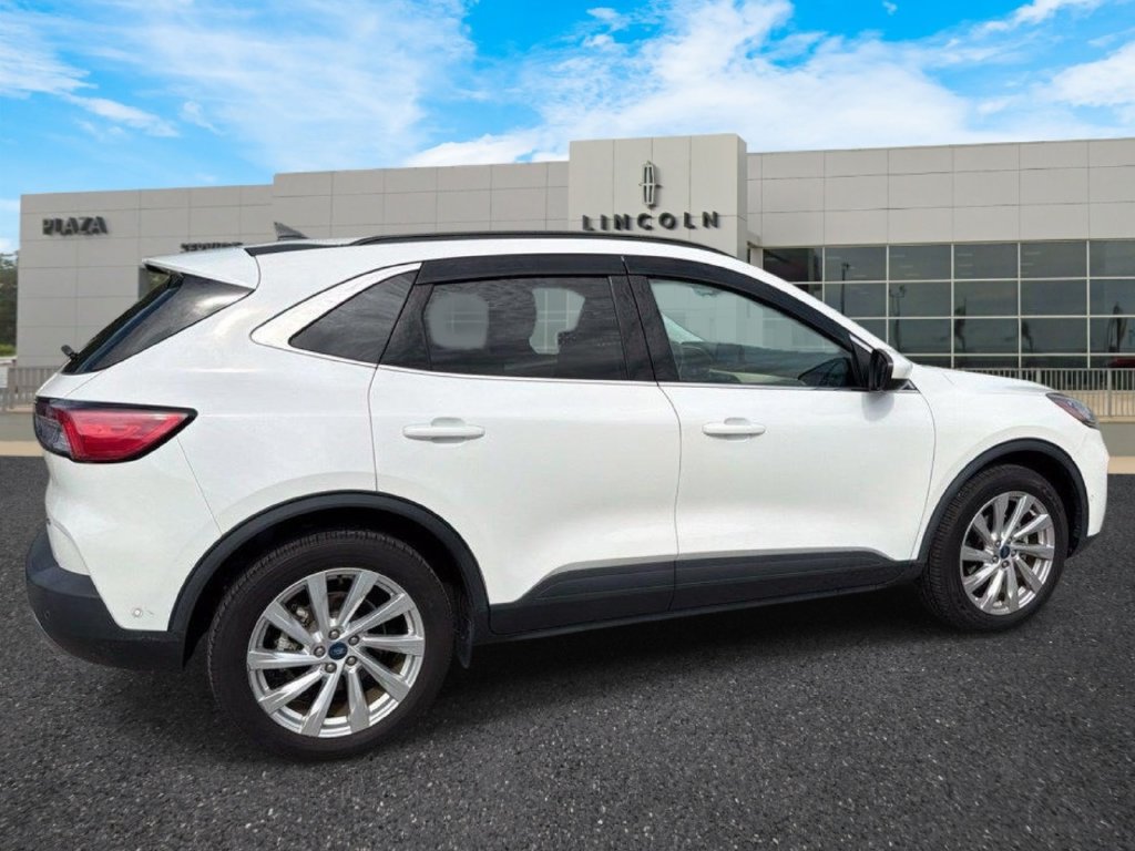 Used 2022 Ford Escape Titanium w/ Titanium Elite Package AWD/4WD image 3