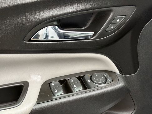 Used 2023 Chevrolet Equinox LT image 15