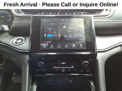 Used 2023 Jeep Grand Cherokee Laredo AWD/4WD image 18
