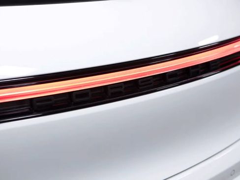Certified 2026 Porsche Macan AWD/4WD image 18