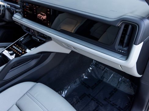 Certified 2025 Porsche Cayenne image 56