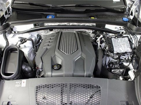 Used 2025 Porsche Macan image 39