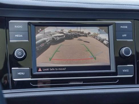 Used 2021 Volkswagen Jetta SE w/ SE Cold Weather Package image 22