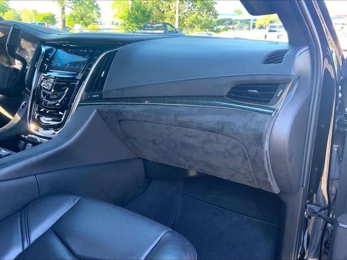 Used 2016 Cadillac Escalade Platinum AWD/4WD image 19