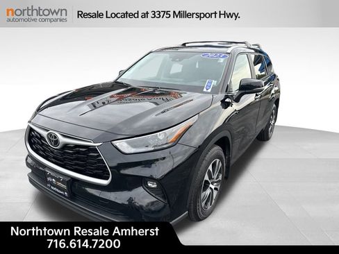 Used 2023 Toyota Highlander XLE image 1