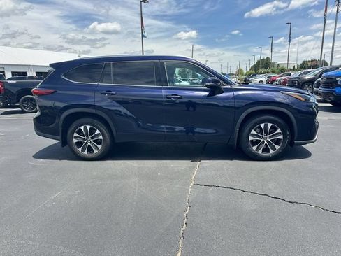 Used 2021 Toyota Highlander XLE AWD/4WD image 7