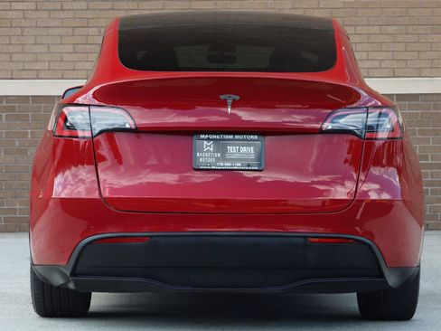 Used 2021 Tesla Model Y 2WD image 9