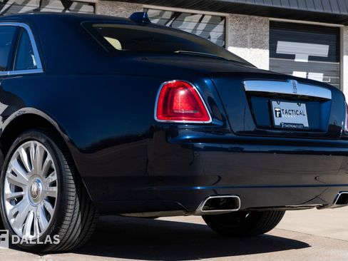 Used 2019 Rolls-Royce Ghost image 14