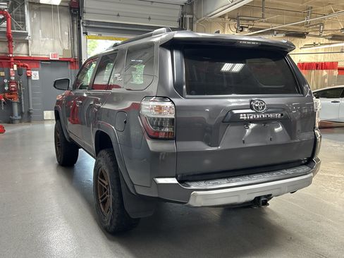 Used 2019 Toyota 4Runner TRD Off-Road AWD/4WD image 10