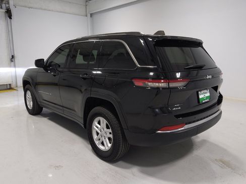 Used 2023 Jeep Grand Cherokee Laredo AWD/4WD image 5