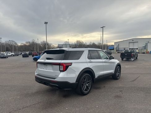 New 2026 Ford Explorer ST-Line w/ ST-Line Street Pack image 3