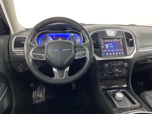 Used 2019 Chrysler 300 Limited RWD image 41