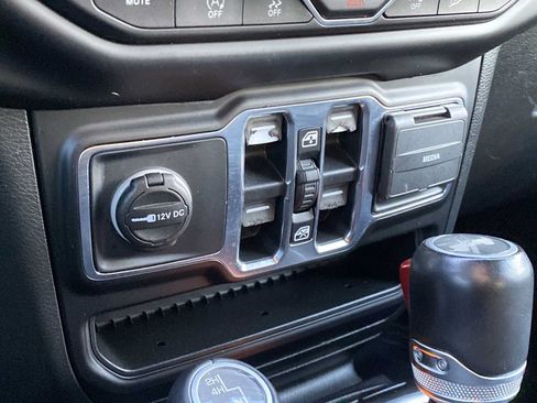 Used 2021 Jeep Wrangler Unlimited Sahara AWD/4WD image 20