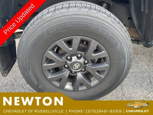Used 2022 Toyota Tacoma SR5 w/ SR5 Appearance Package (SM) AWD/4WD image 36