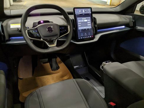 New 2025 Volvo EX30 Plus w/ Protection Package Premier image 12