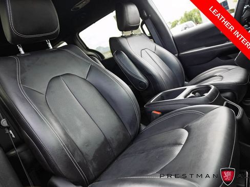 Used 2025 Chrysler Pacifica Select FWD image 4
