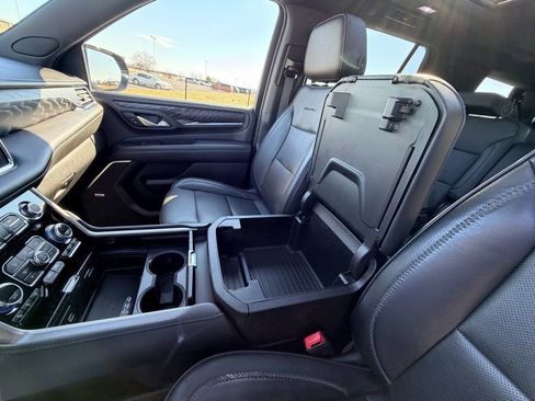 Used 2022 GMC Yukon Denali image 16