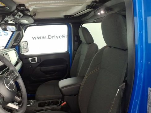 Used 2025 Jeep Wrangler Sport S image 14