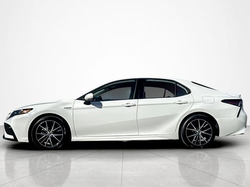 Certified 2021 Toyota Camry SE image 2