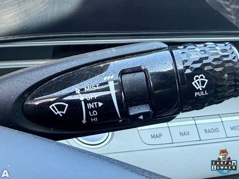 Used 2025 Hyundai Elantra Limited FWD image 28