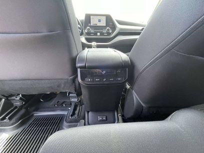 Used 2023 Toyota Highlander LE