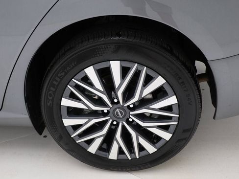 Used 2024 Nissan Altima 2.5 SV image 10