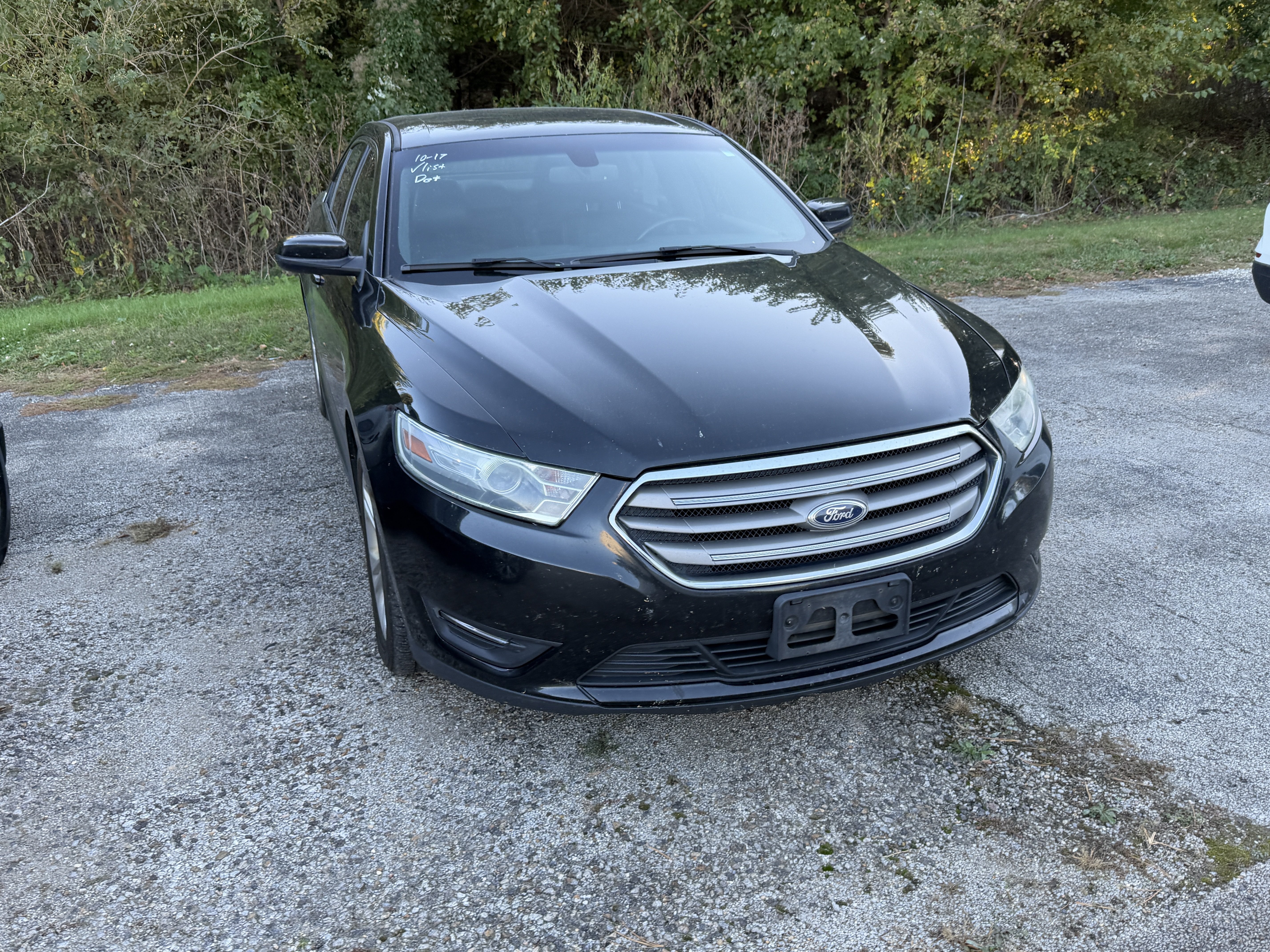 Used 2014 Ford Taurus SEL FWD image 2