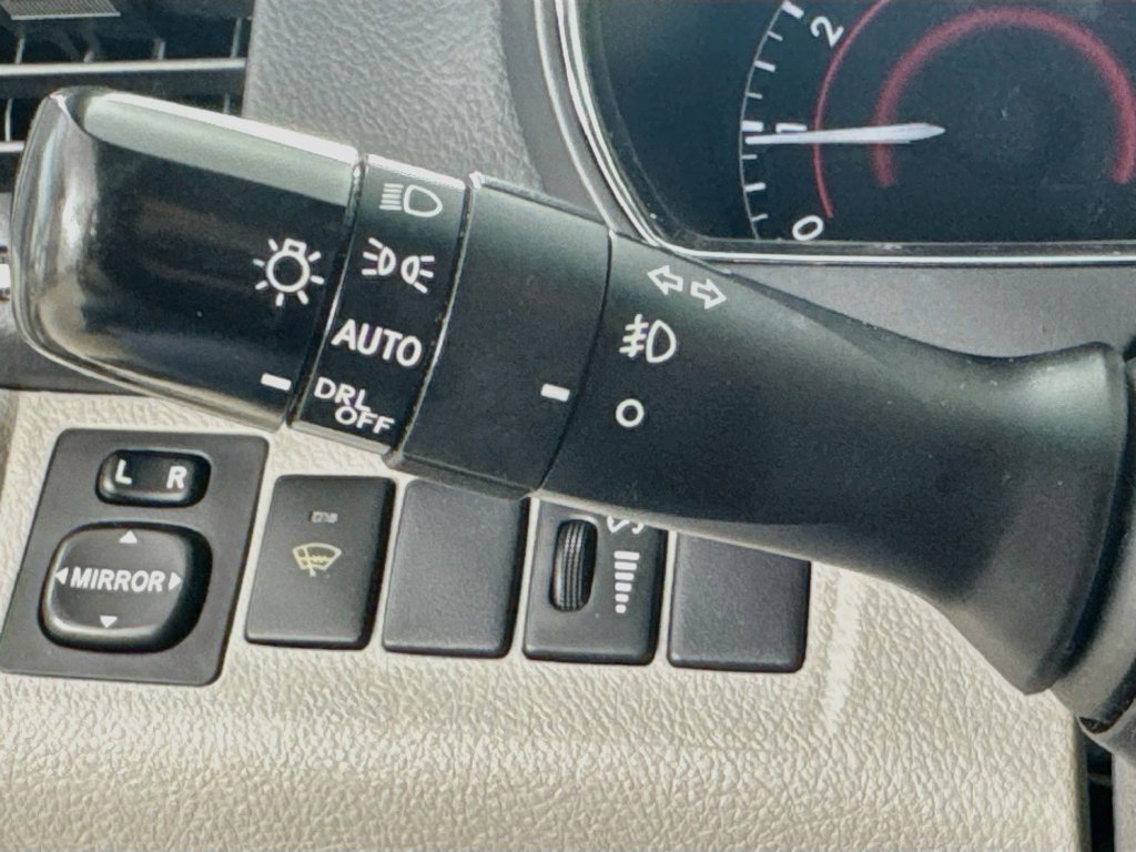 Used 2010 Toyota Highlander SE AWD/4WD image 12