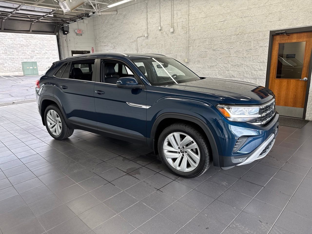 Used 2021 Volkswagen Atlas Cross Sport SE w/ Panoramic Sunroof Package AWD/4WD image 1