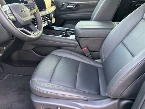 Certified 2025 Chevrolet Suburban Z71 w/ Z71 Off-Road Package image 9