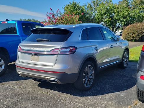 Used 2022 Lincoln Nautilus Reserve FWD image 2
