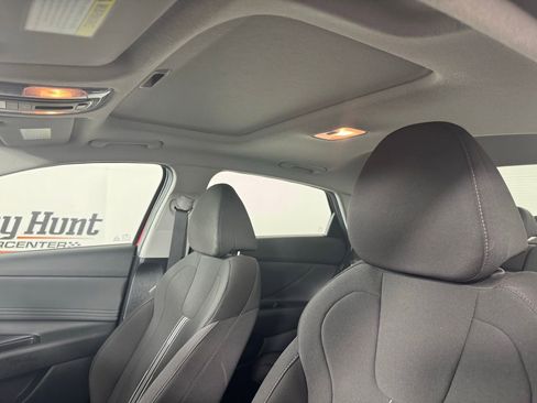 Used 2025 Hyundai Elantra SEL image 4