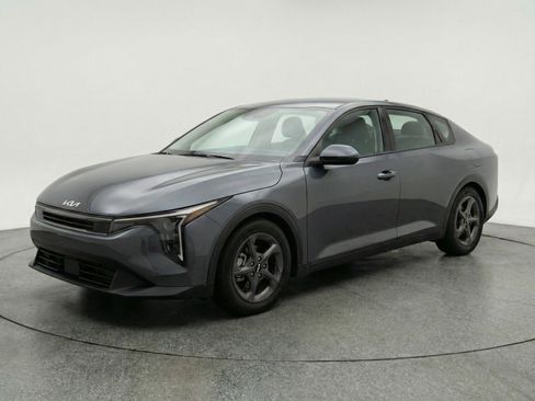 Used 2025 Kia K4 LXS image 3
