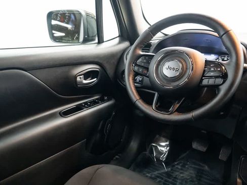 Used 2022 Jeep Renegade Altitude w/ Convenience Group AWD/4WD image 11