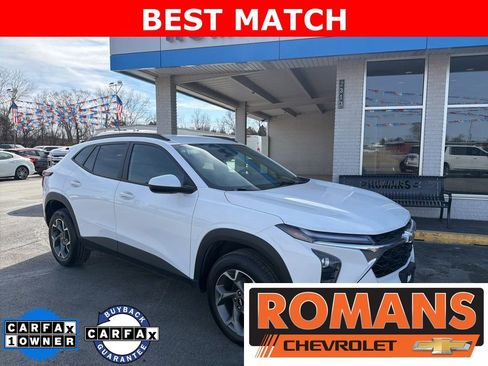 Used 2025 Chevrolet Trax LT FWD image 1