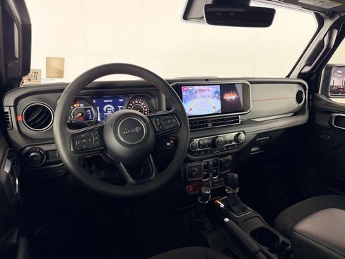 Used 2024 Jeep Wrangler Unlimited Rubicon w/ Capability Package AWD/4WD image 16
