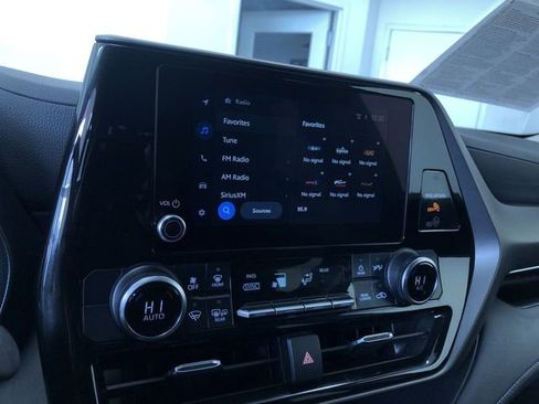 Certified 2024 Toyota Highlander LE image 30