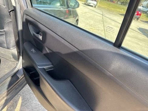 Used 2017 Toyota Camry SE image 28