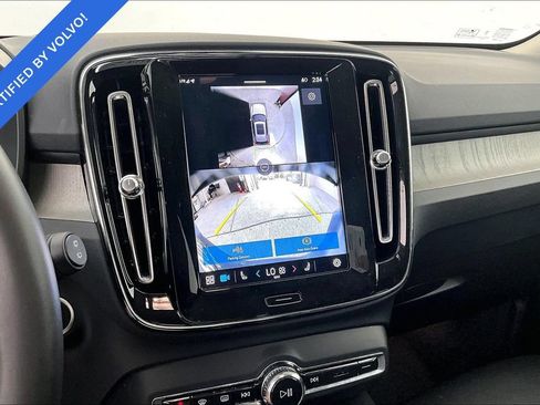 Used 2025 Volvo XC40 B5 Plus AWD/4WD image 24